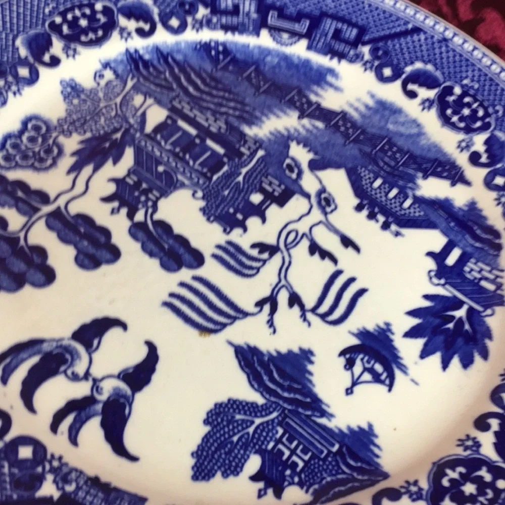 Vintage 40s Blue Willow Collectible 9” Ceramic Plate